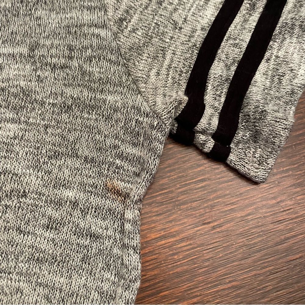 Varsity Style Hi-Lo Top - Picture 5 of 5